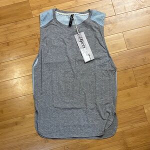 Hanhny Gray and Blue Athleisure Top NWT Size Small